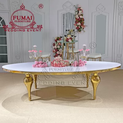 Oval table for wedding