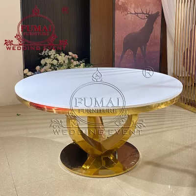 Round dining table