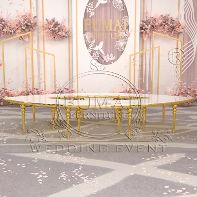 Luxurious wedding table