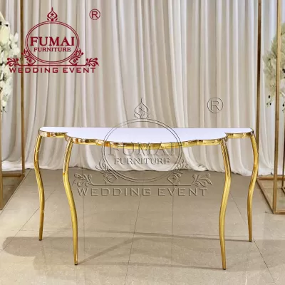 Unique wedding cake tables