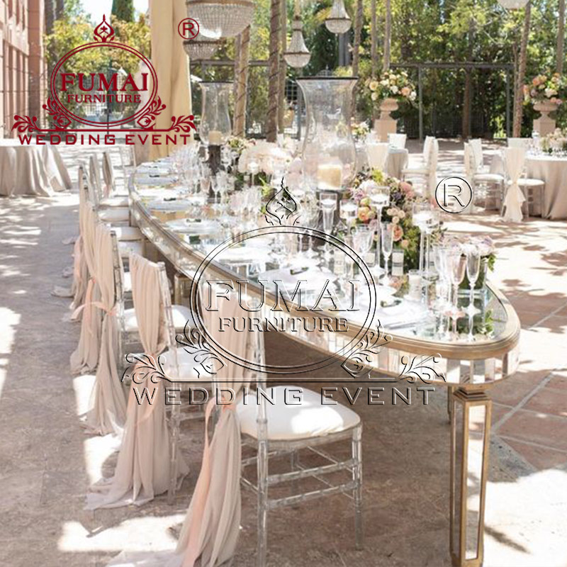 How to decorate an oval wedding table