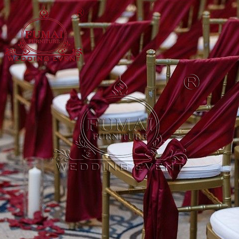 What color goes with burgundy wedding